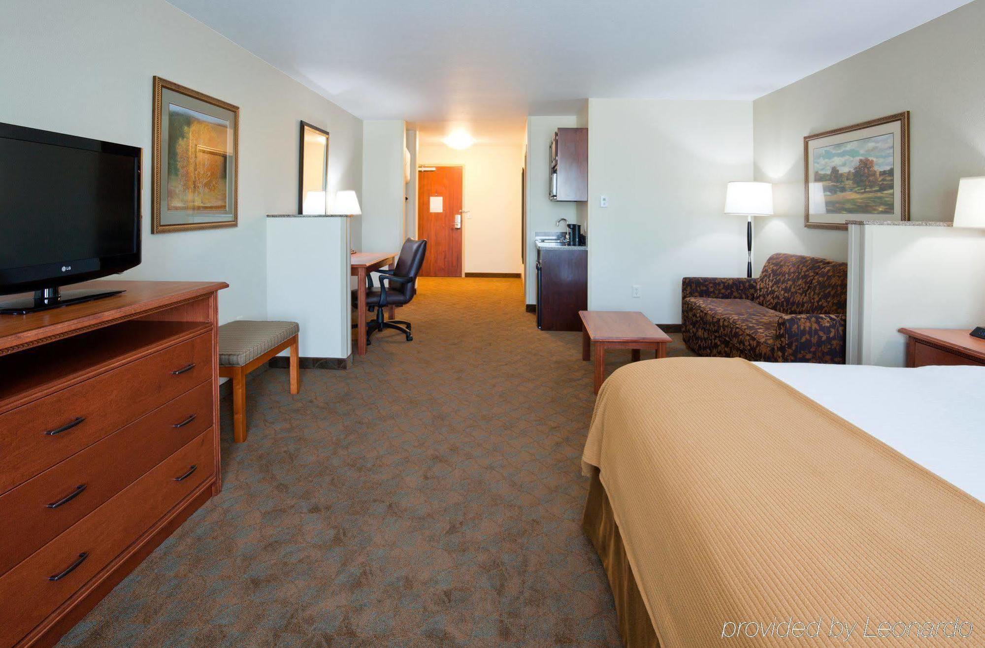 Holiday Inn Express & Suites - Mason City By Ihg Habitación foto