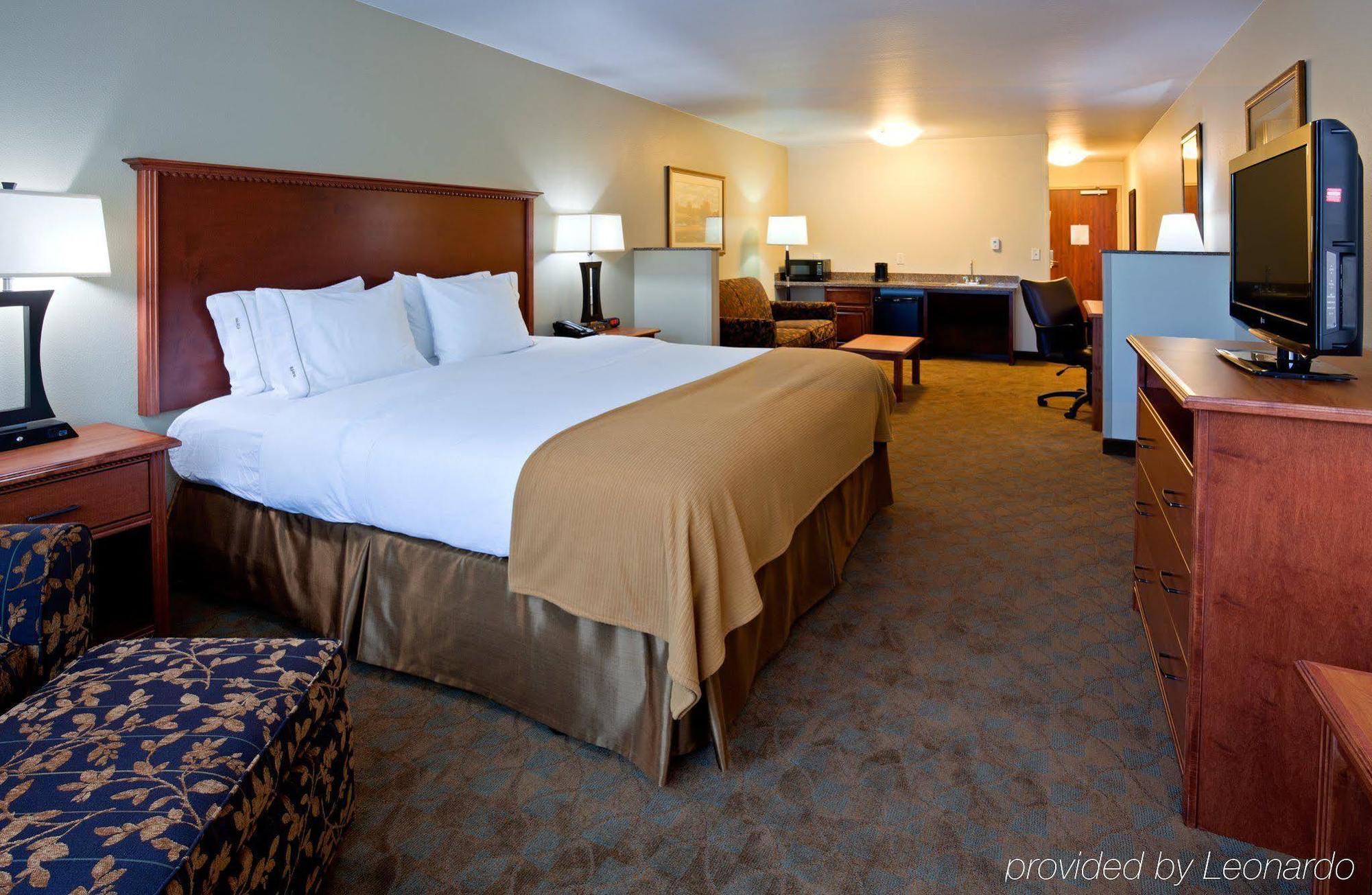 Holiday Inn Express & Suites - Mason City By Ihg Habitación foto